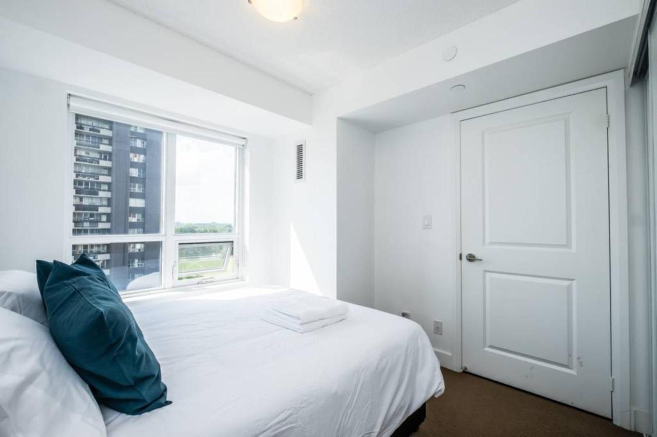Kingdom Stays - Eva Rd Suites Toronto Luaran gambar